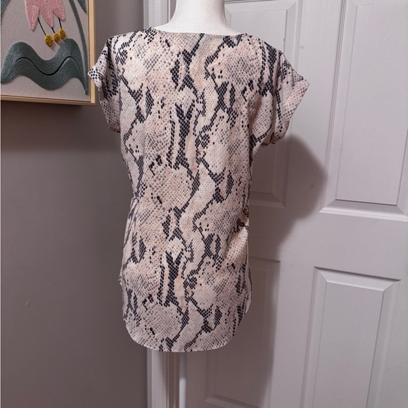 express snakeskin blouse - Picture 5 of 8